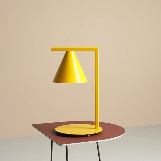Geometryczna lampka stołowa Form Aldex
