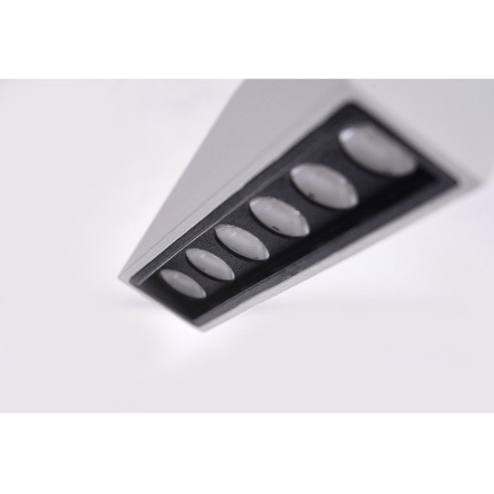 Oprawa natynkowa z ruchomym źródłem światła Leon White Azzardo