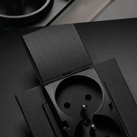 Gniazdo podwójne z klapką transparentną IP44 Simon 55