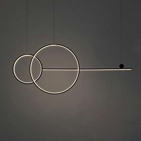 Czarna lampa wisząca RAGE Moosee