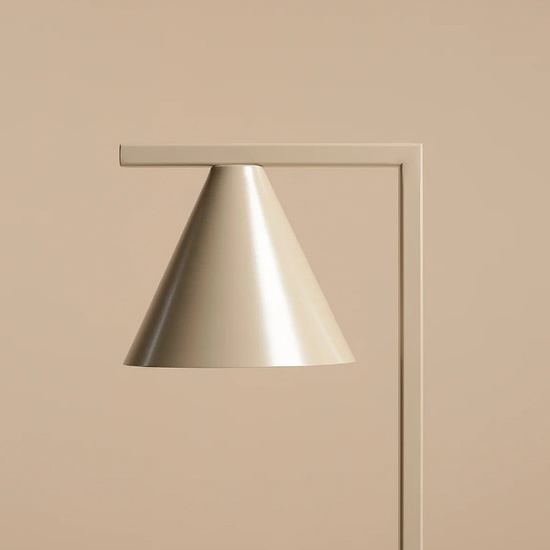 Geometryczna lampka stołowa Form Aldex