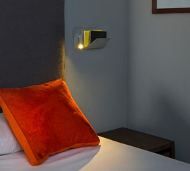 Kinkiet nad łóżko z portem USB lewy Suau Faro 62125