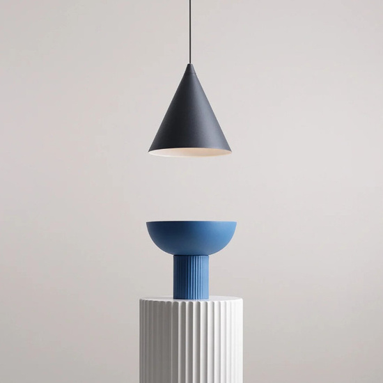 Czarna lampa wisząca Form Aldex