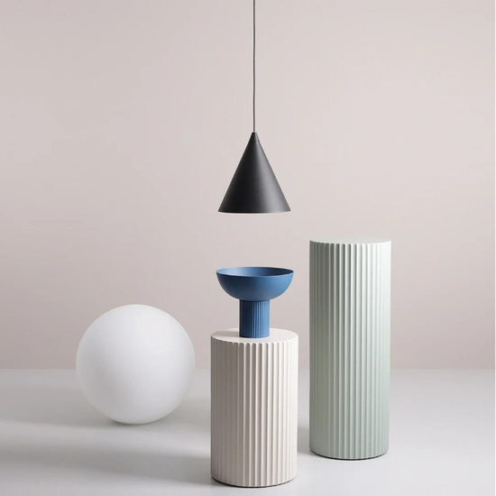 Czarna lampa wisząca Form Aldex